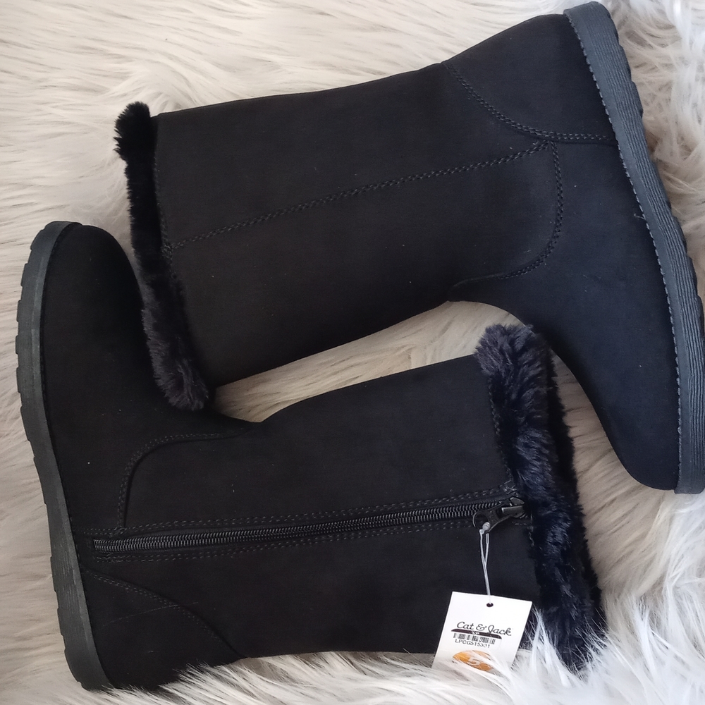 Black winter boots